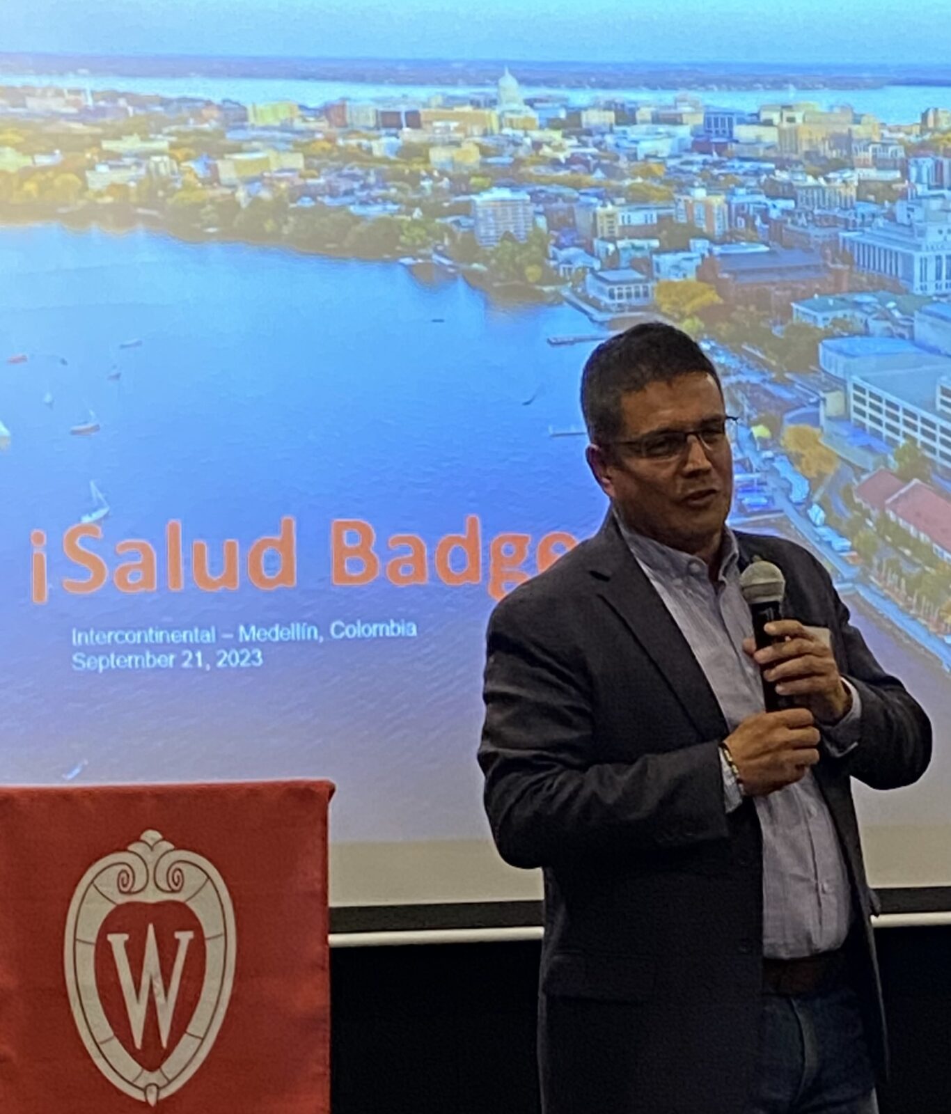 UdeA Chancellor J& UW–Madison Alumnus John Jairo Arboleda Cespedes address Badger Salud guests, Sept 2023