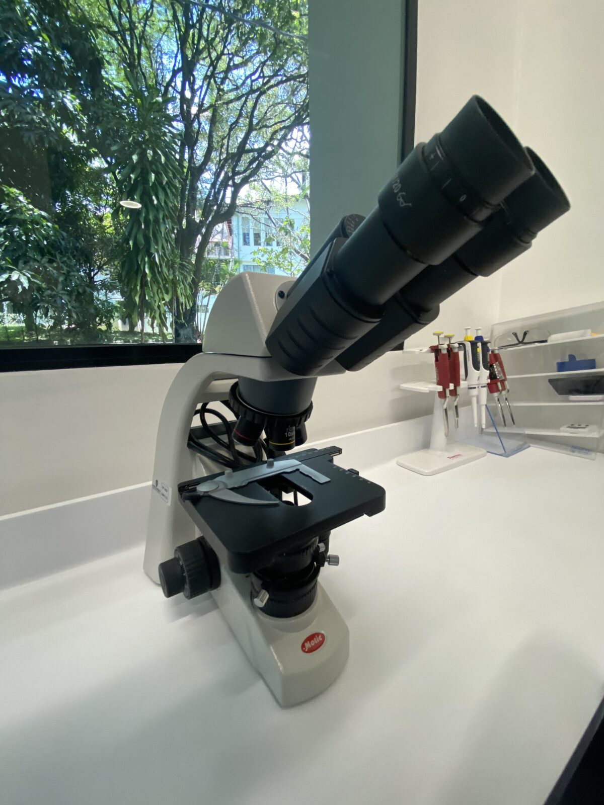 Microscope at GHI OHC-Colombia, Sept 2023