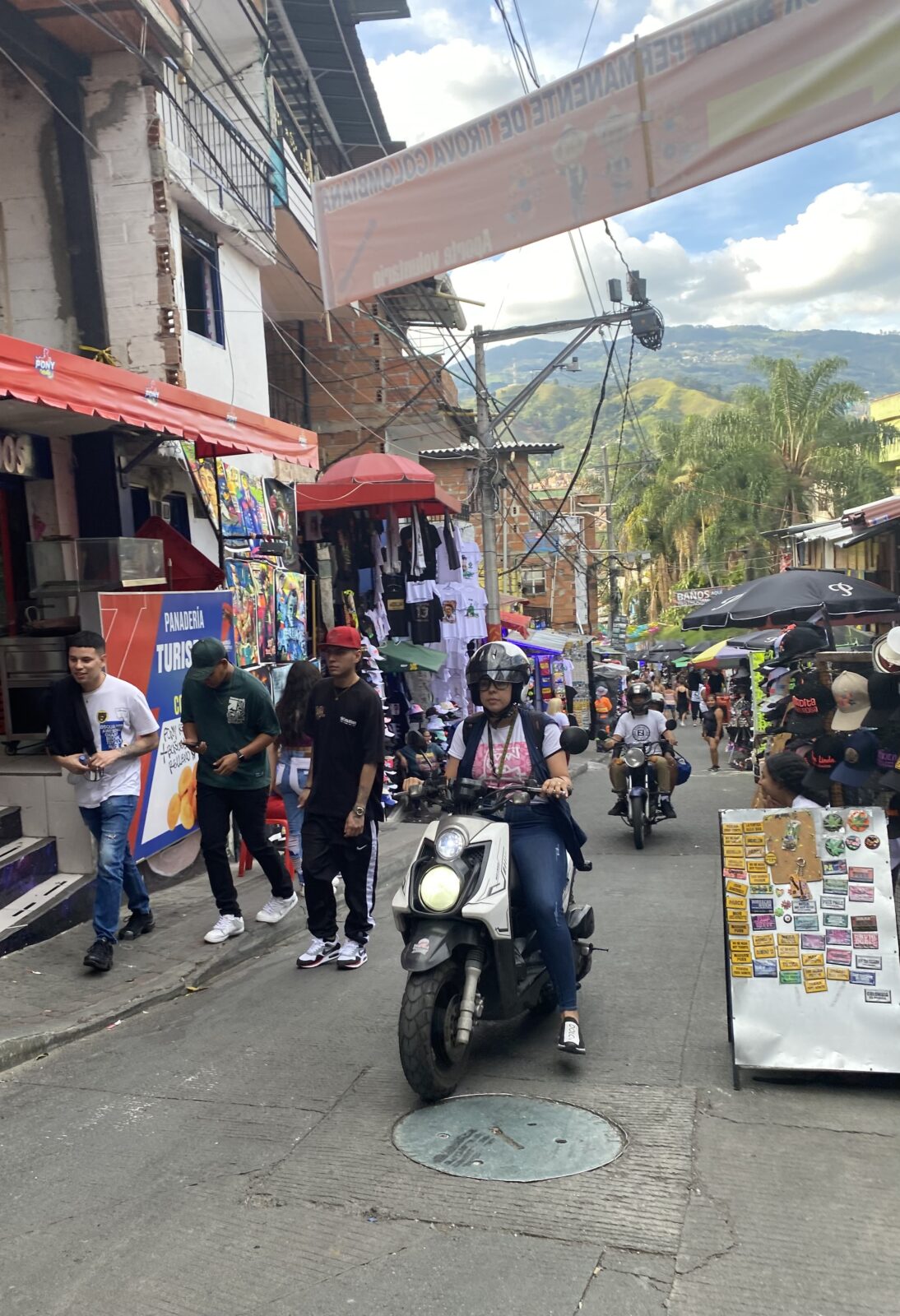 Hustle & bustle of Comuna 13 traffic and commerce, Sept 2023