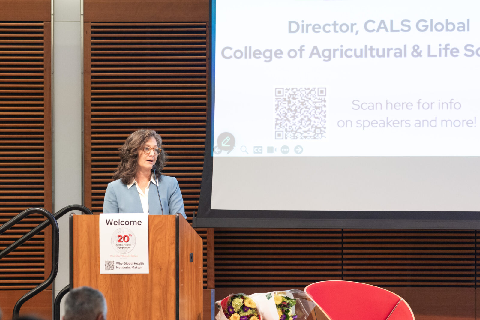 Jennifer Kushner introduces Keynote Speaker Apoorva Mandavilli at the 20th Global Health Symposium, April 8, 2025 (photo by Sirtaj S. Grewal/SMPH Media Solutions)