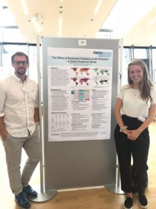 Student with her mentor presenting research